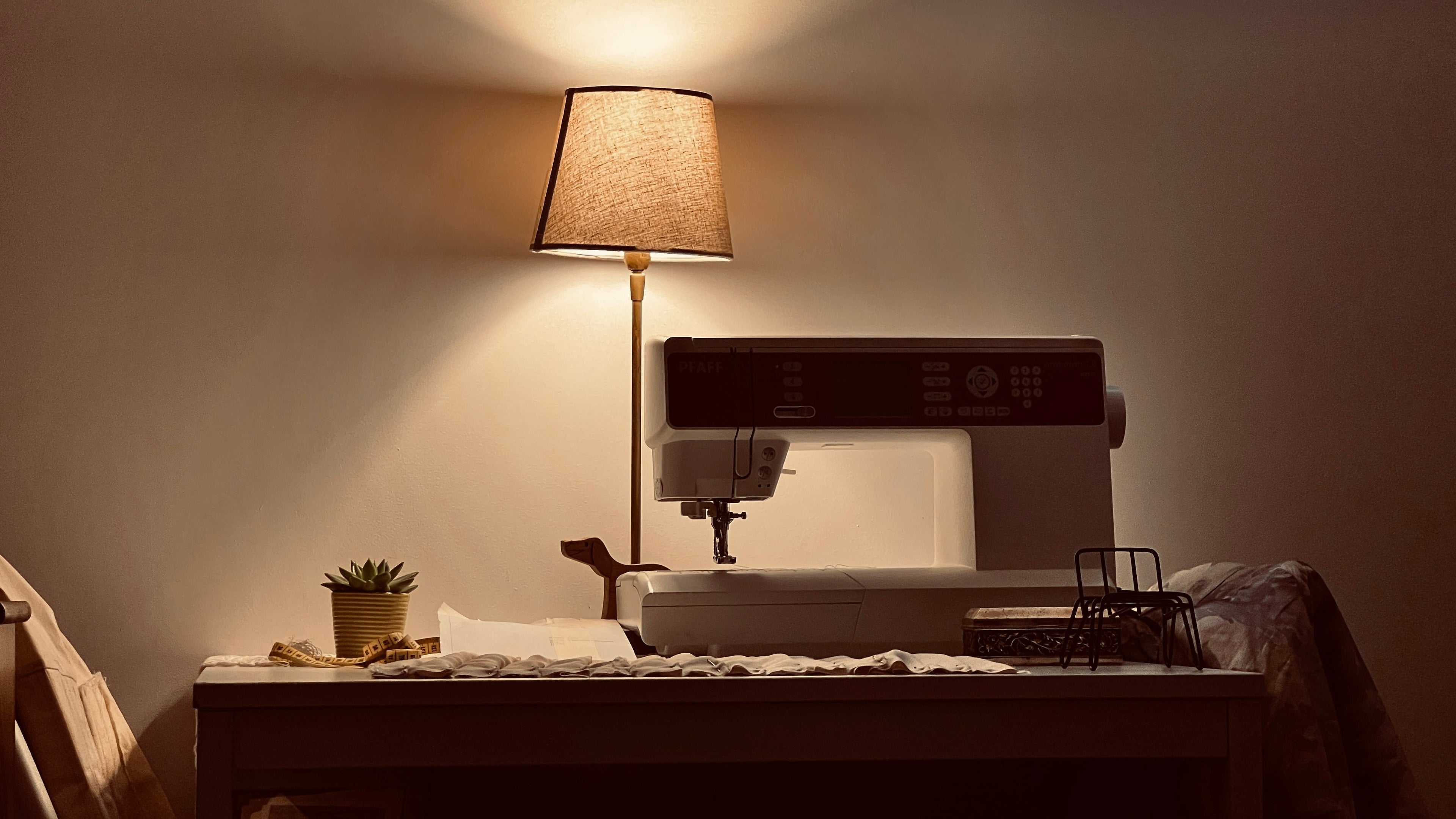 Machine à coudre : industrielle ou familiale ? Choisir selon tes besoins